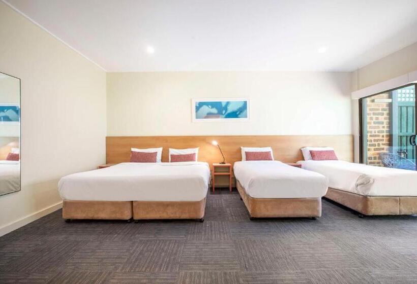 패밀리 스튜디오, Nightcap At High Flyer