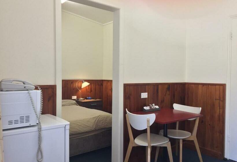 חדר סטנדרט לשלושה, Lithgow Valley Motel