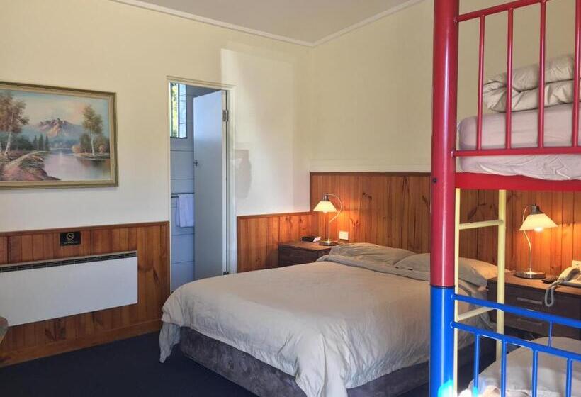 חדר משפחתי, Lithgow Valley Motel