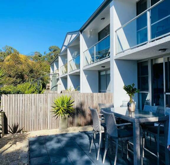 스탠다드 스튜디오 바다 전망, Lorne World