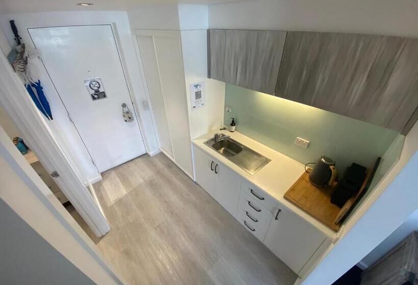 스탠다드 스튜디오 바다 전망, Lorne World