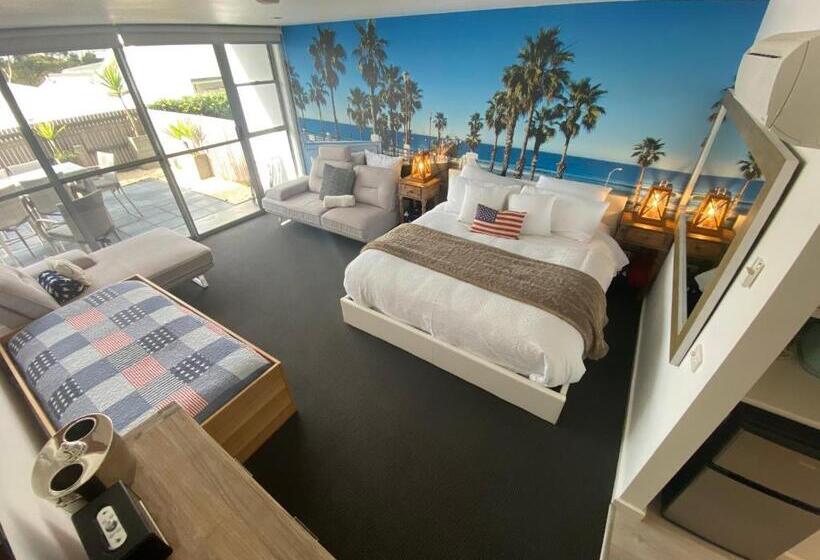 스탠다드 스튜디오 바다 전망, Lorne World