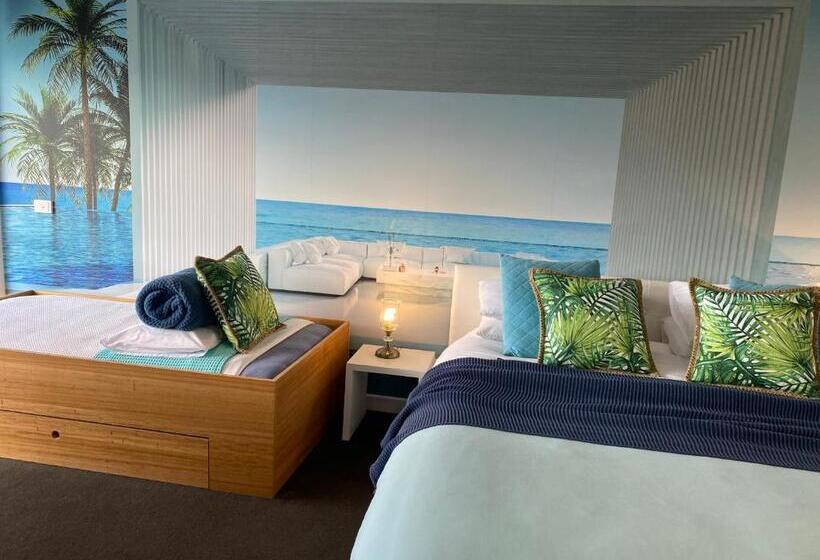 스탠다드 발코니 스튜디오, Lorne World