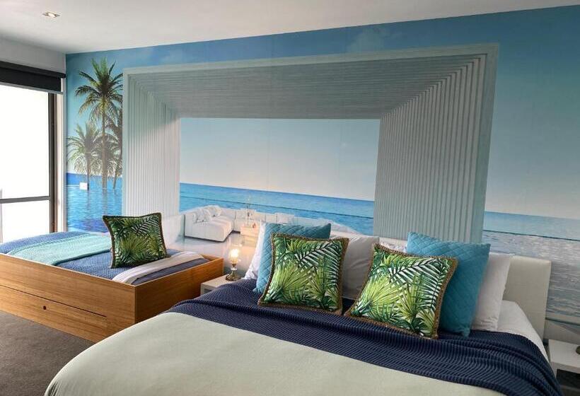 스탠다드 발코니 스튜디오, Lorne World