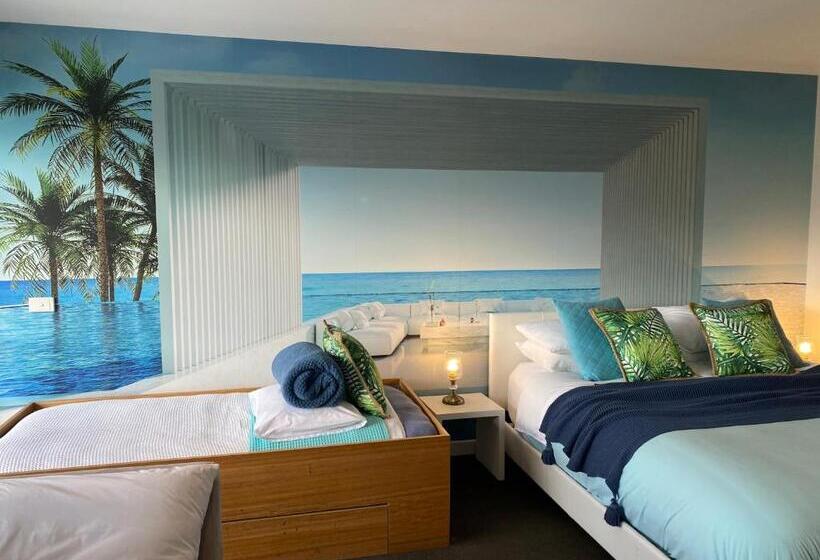 스탠다드 발코니 스튜디오, Lorne World