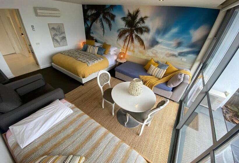 스탠다드 스튜디오 바다 전망, Lorne World