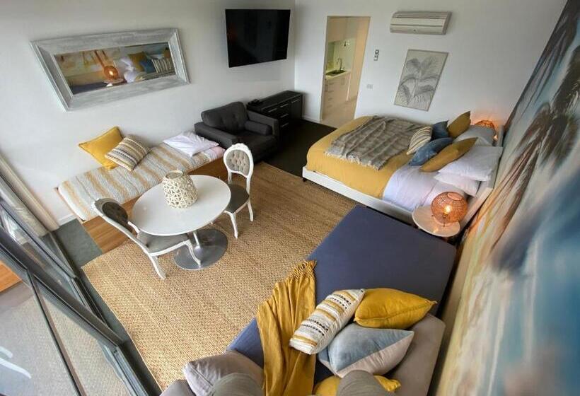 스탠다드 스튜디오 바다 전망, Lorne World