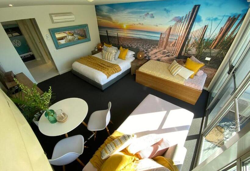 스탠다드 스튜디오, Lorne World