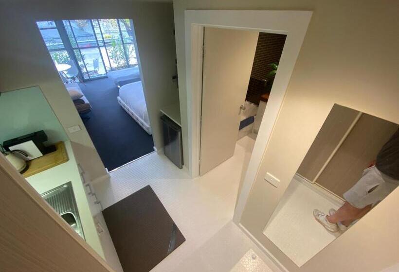 스탠다드 스튜디오, Lorne World