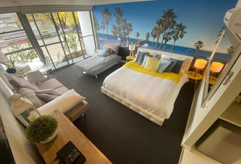 스탠다드 스튜디오, Lorne World