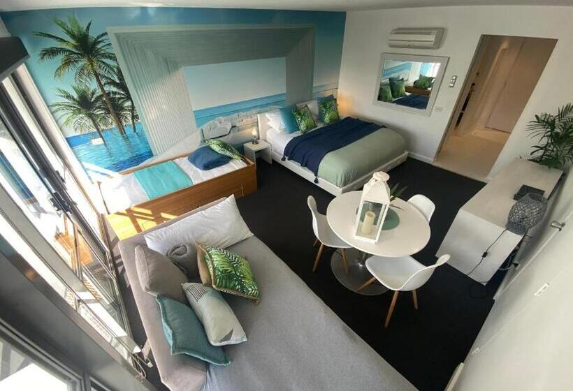 스탠다드 발코니 스튜디오, Lorne World