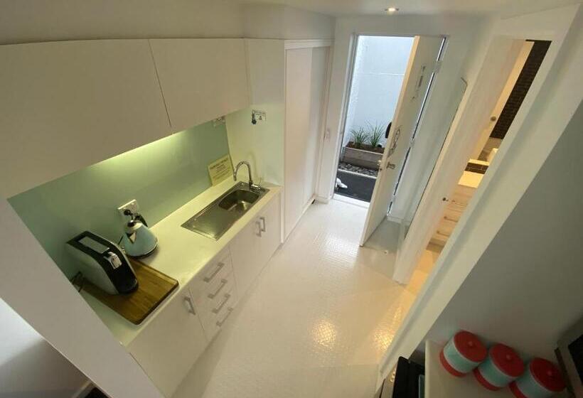 스탠다드 스튜디오 바다 전망, Lorne World