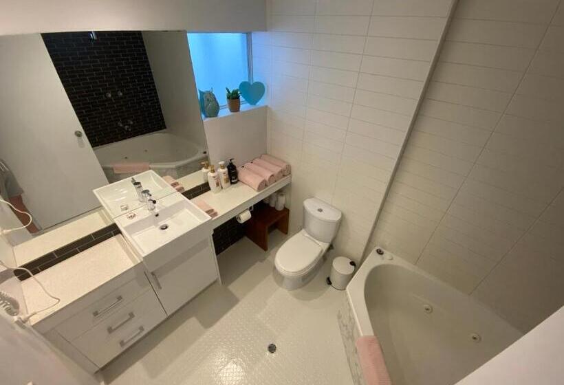 스탠다드 스튜디오 바다 전망, Lorne World