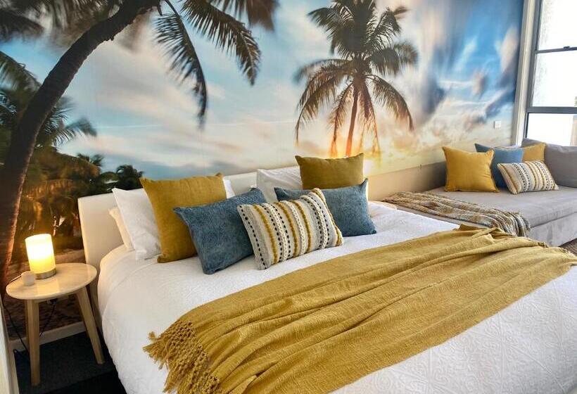 스탠다드 스튜디오 바다 전망, Lorne World