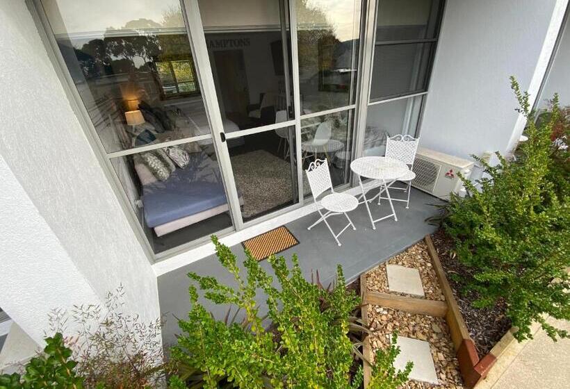 스탠다드 스튜디오, Lorne World