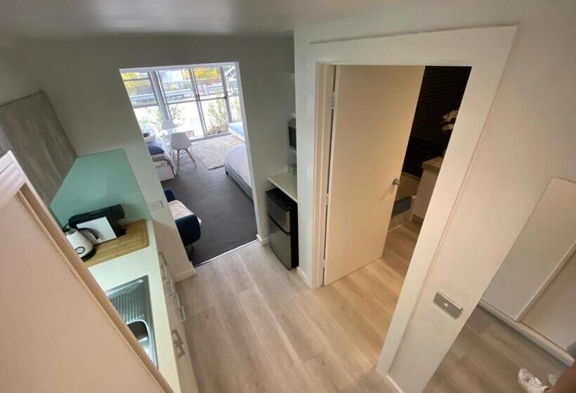 스탠다드 스튜디오, Lorne World