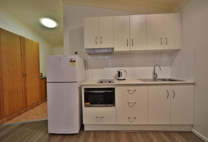 اتاق سوپریور با تخت بزرگ, Emerald Explorers Inn