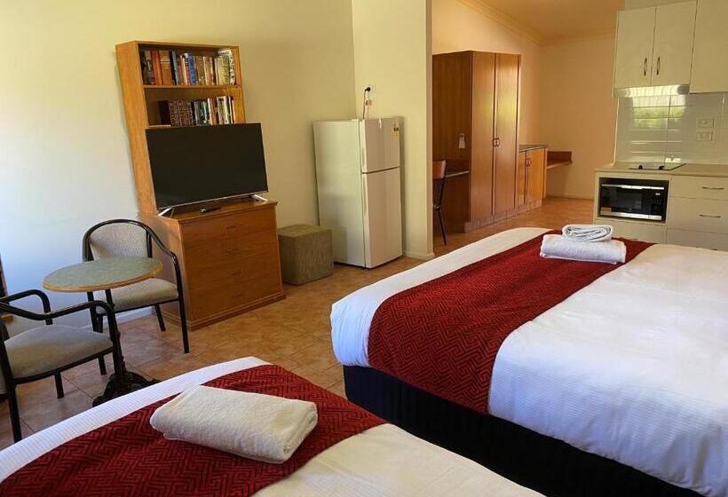 اتاق سوپریور با تخت بزرگ, Emerald Explorers Inn