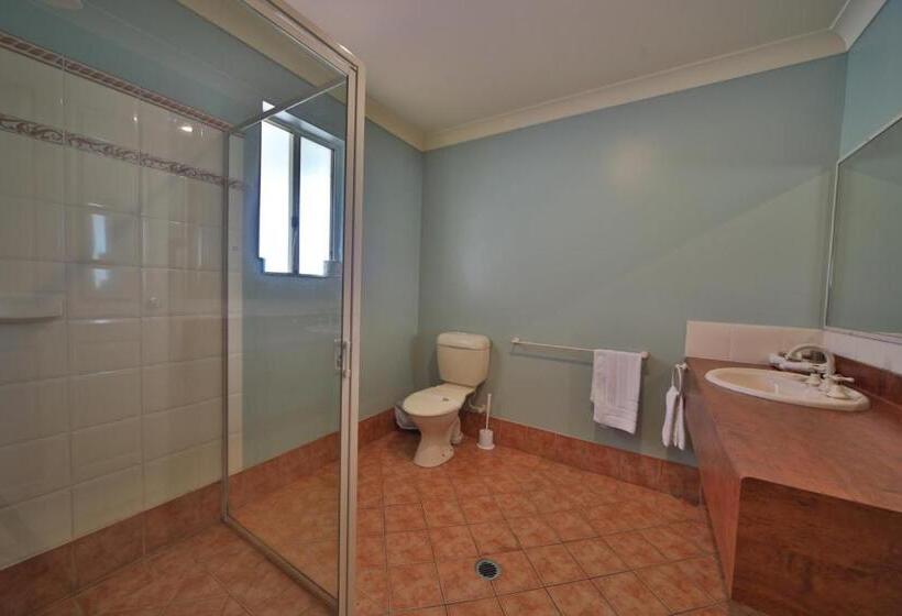 اتاق اجرایی, Emerald Explorers Inn