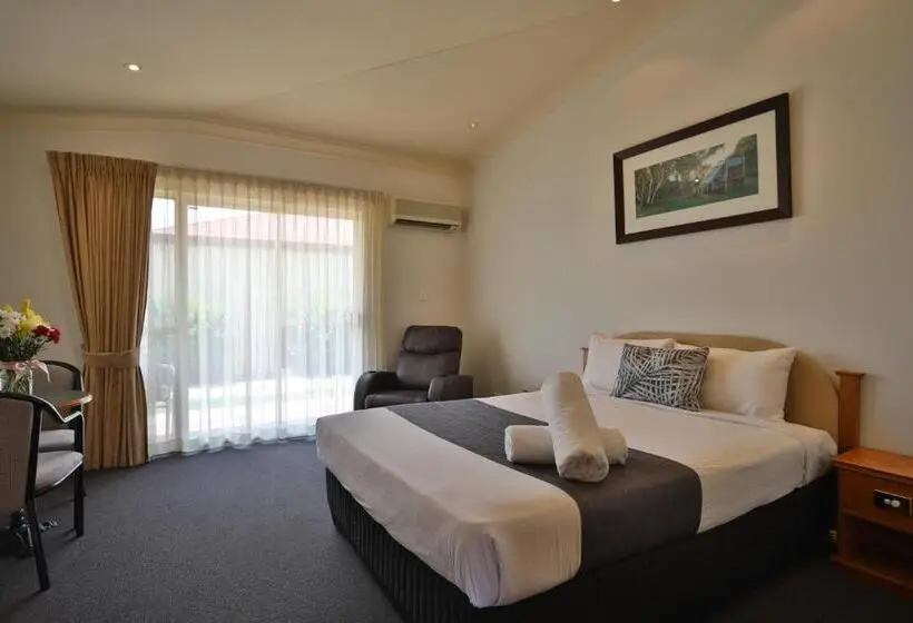 Suite, Emerald Explorers Inn