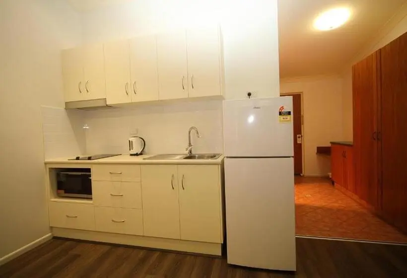 Executive Suite, Emerald Explorers Inn