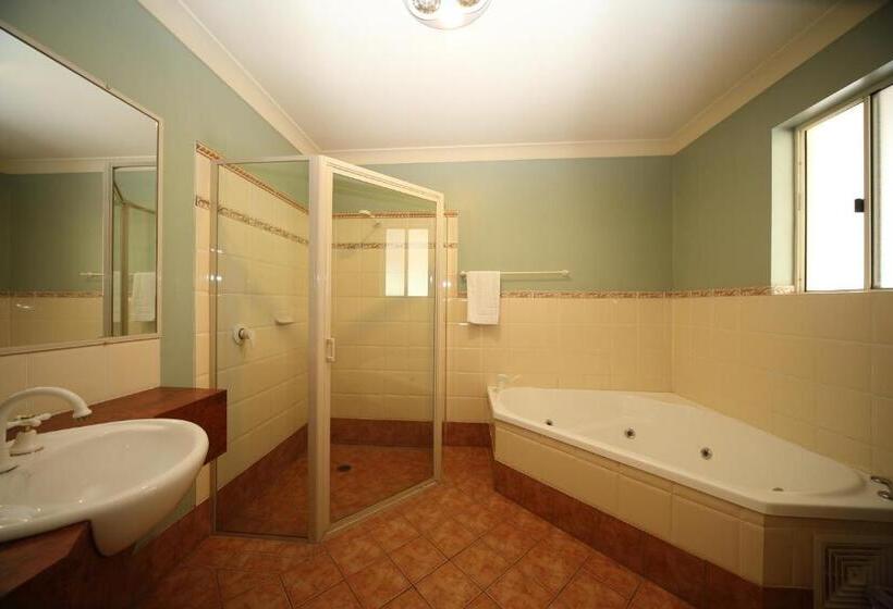 سوییت اجرایی, Emerald Explorers Inn