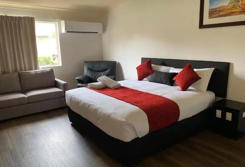 Executive Suite, Emerald Explorers Inn