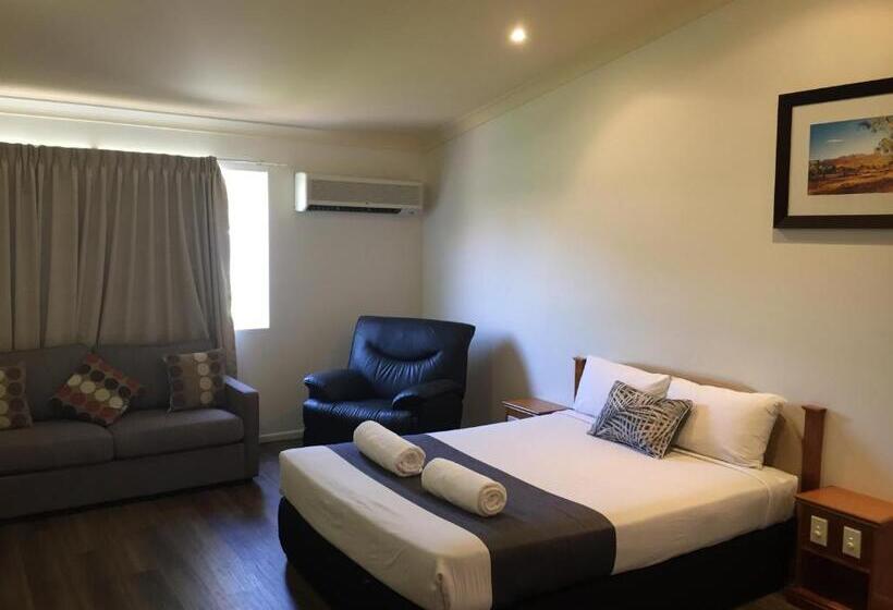 اتاق استاندارد با چشمانداز استخر, Emerald Explorers Inn