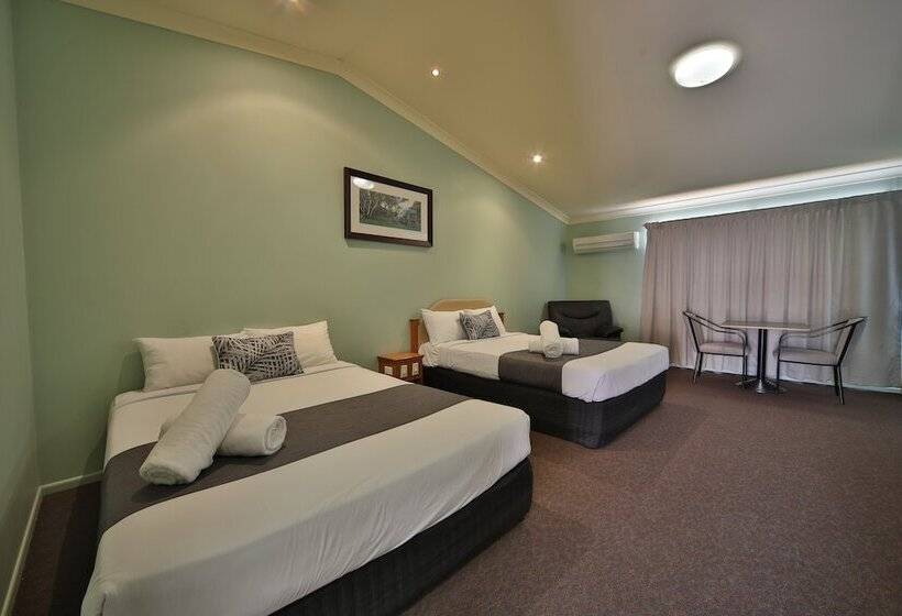 اتاق اجرایی, Emerald Explorers Inn