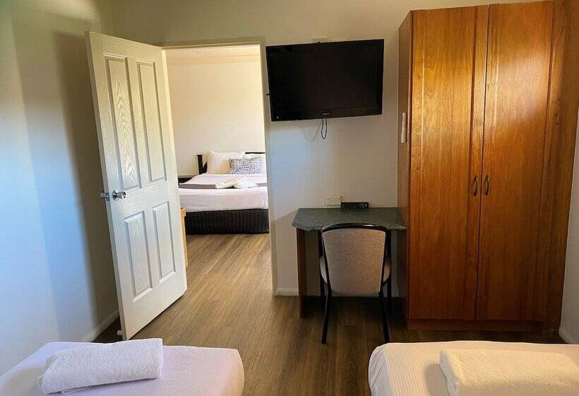 اتاق خانوادگی, Emerald Explorers Inn