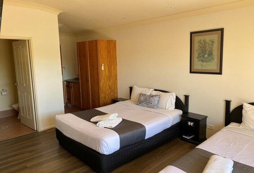 اتاق خانوادگی, Emerald Explorers Inn