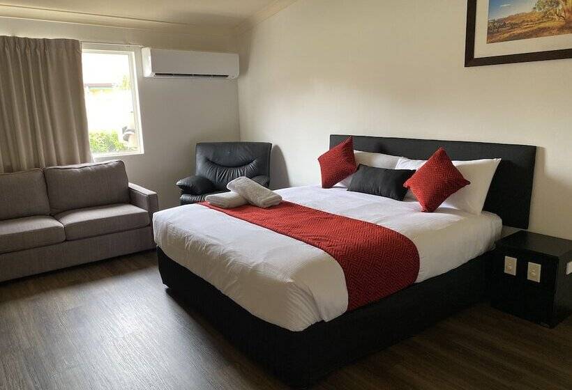 سوییت اجرایی, Emerald Explorers Inn