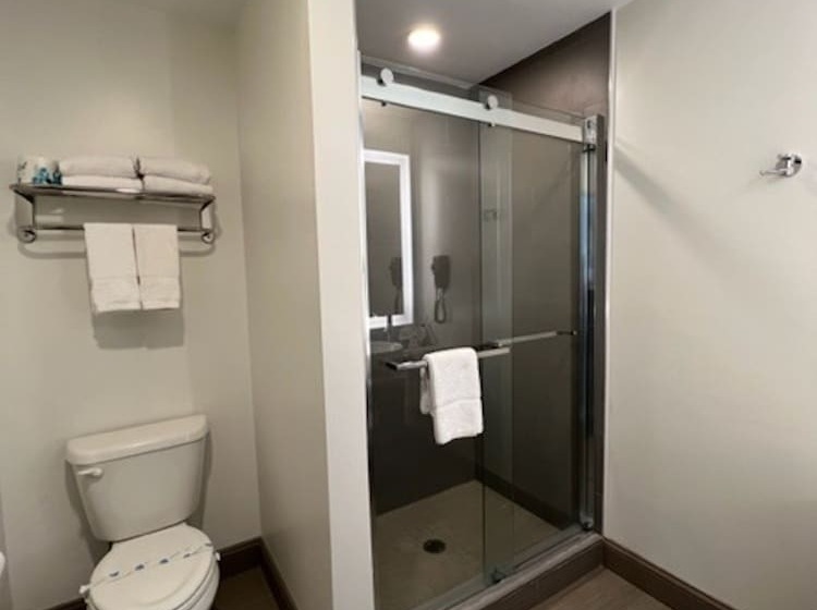 带阳台的豪华间, Le Voyageur A Red Collection