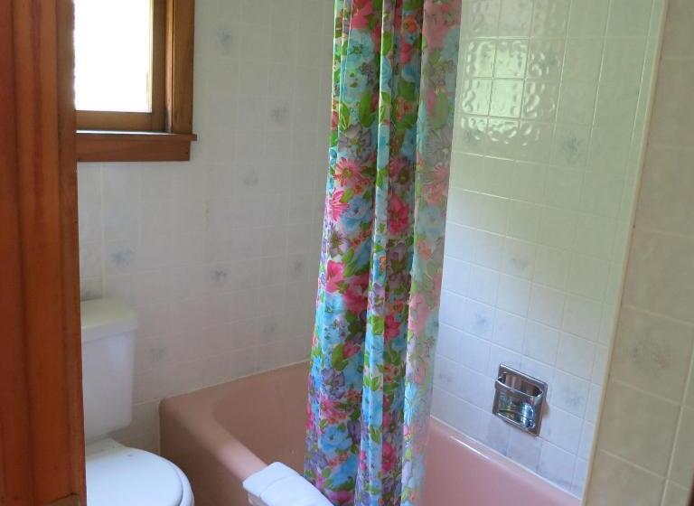 スタンダードスタジオ, The Austin Inn