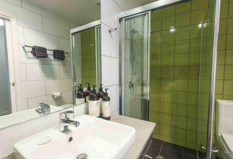 شقة غرفة واحدة, One Of A Kind Apartments