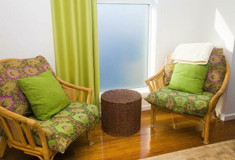 شقة غرفة واحدة, One Of A Kind Apartments