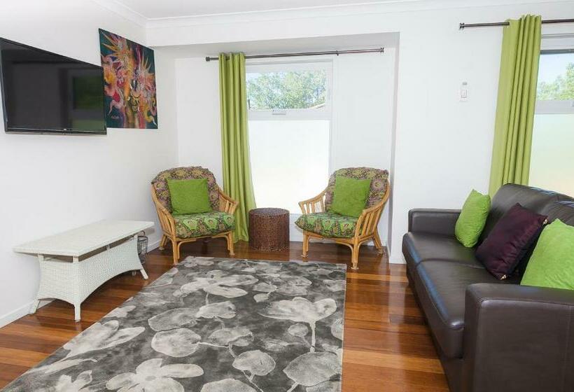 شقة غرفة واحدة, One Of A Kind Apartments