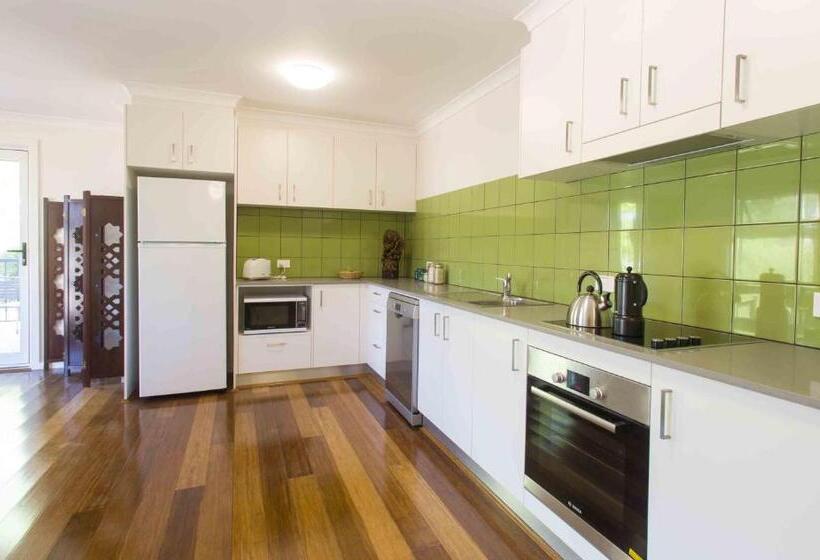 شقة غرفة واحدة, One Of A Kind Apartments