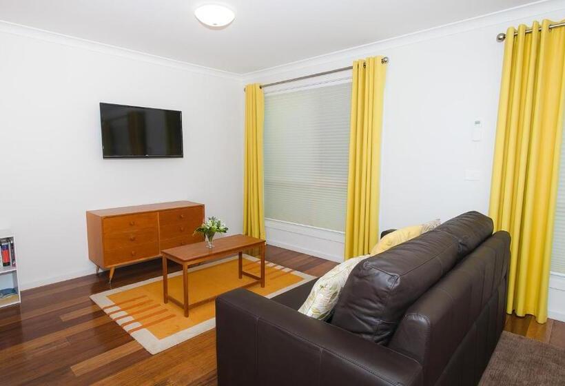 شقة غرفة واحدة, One Of A Kind Apartments