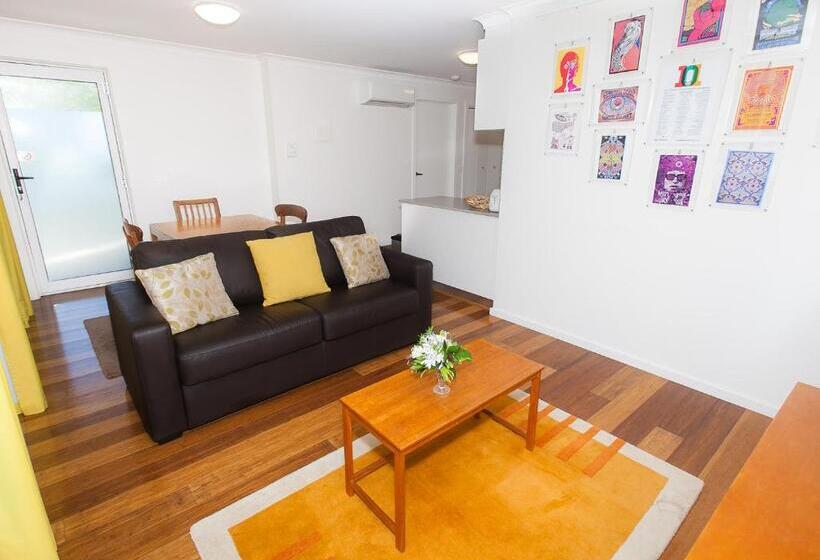 شقة غرفة واحدة, One Of A Kind Apartments