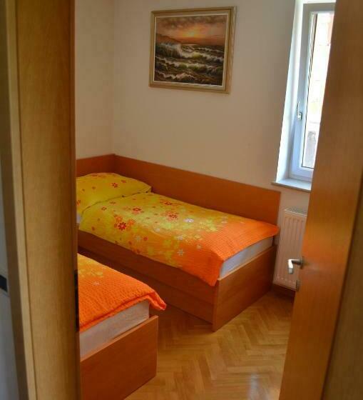 آپارتمان 1 خوابه, Apartment Brumec