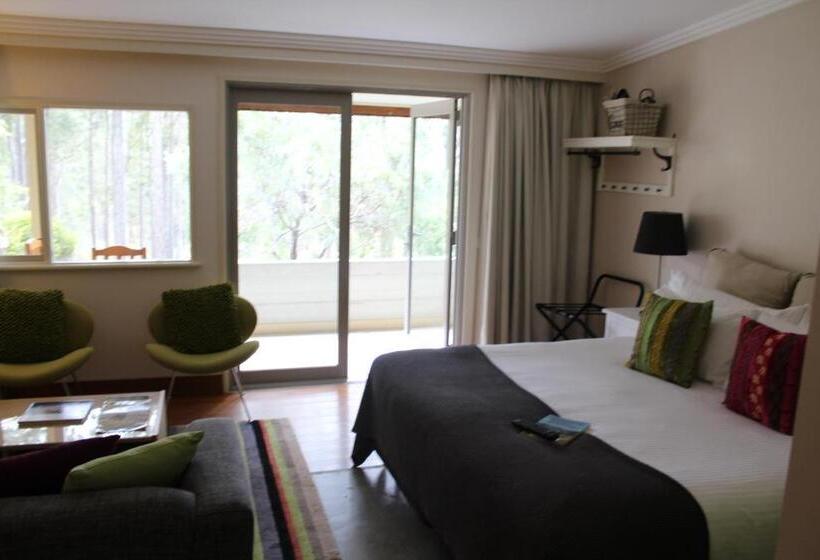 스위트 킹사이즈 침대, Elfin Hill Vineyard Accommodation