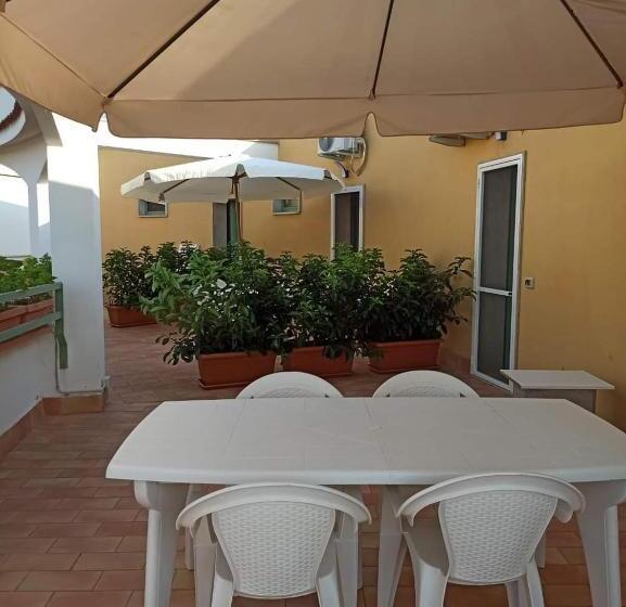 استودیو خانوادگی, Pitagora Residence