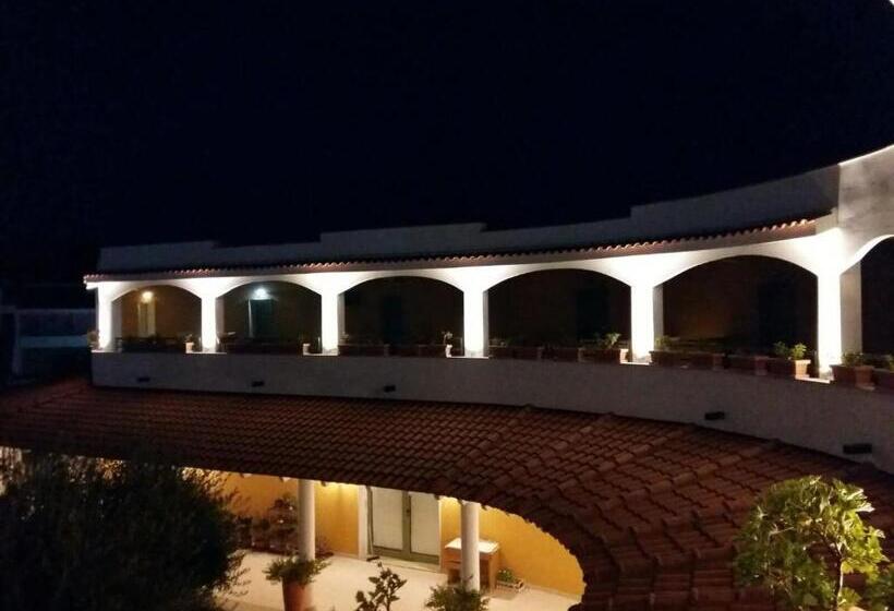 استودیو خانوادگی, Pitagora Residence