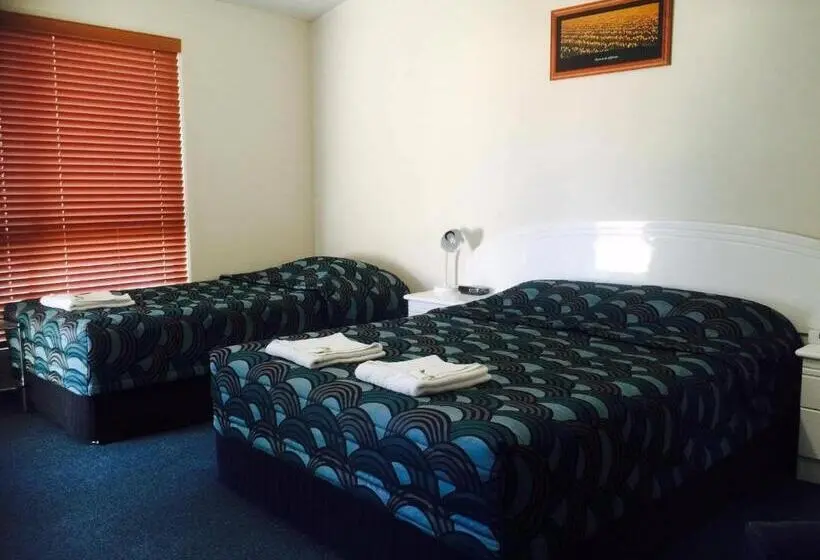 スタンダードトリプルルーム, Springsure Overlander Motel