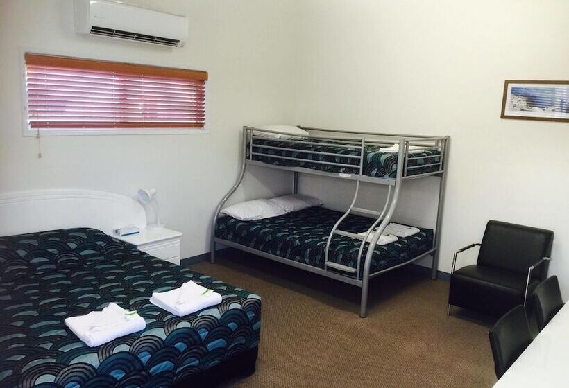 Семейный Номер, Springsure Overlander Motel