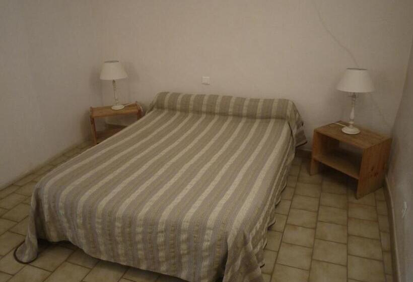 غرفة قياسية ثلاثية, Auberge Des Seguins