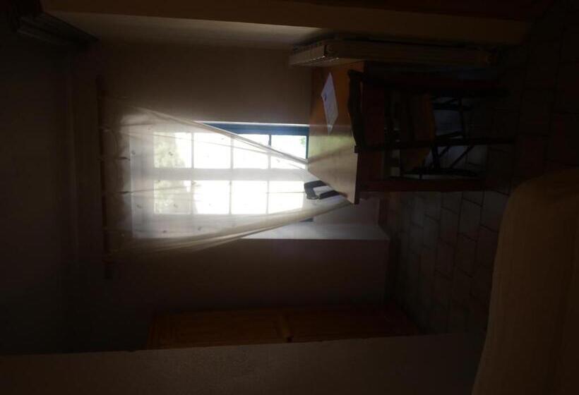 غرفة قياسية ثلاثية, Auberge Des Seguins