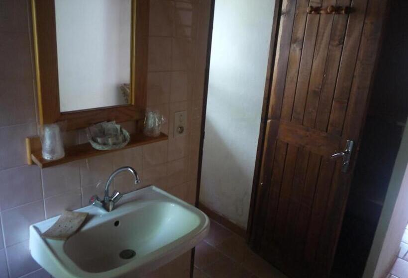 غرفة عادية خماسية, Auberge Des Seguins