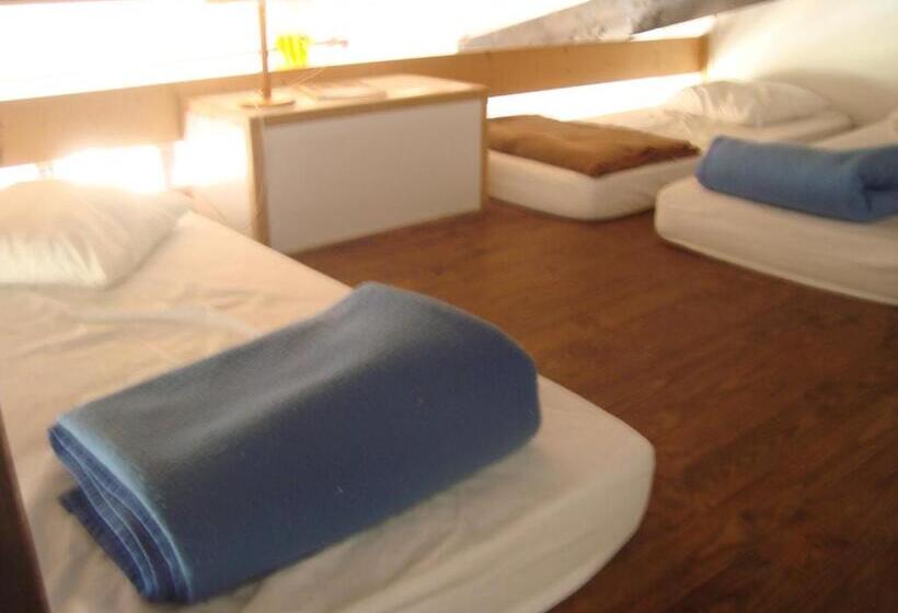 Кровать в Общей Комнате, Auberge Des Seguins